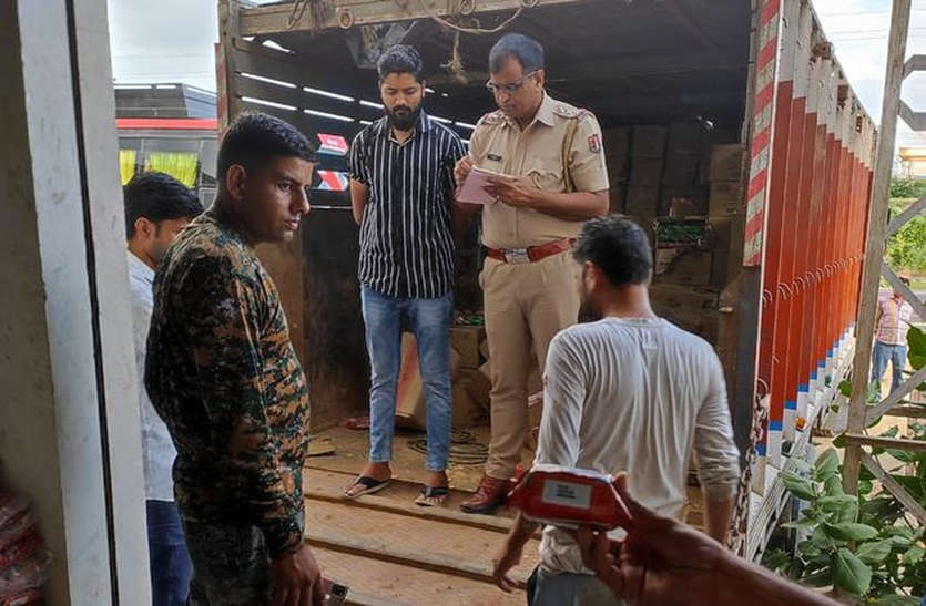 मुम्बई से आई एक्सपायरी डेट की 25 टन खाद्य सामग्री जब्त मुम्बई से आई एक्सपायरी डेट की 25 टन खाद्य सामग्री जब्त