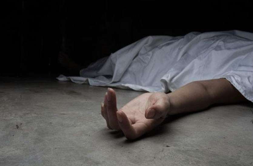 dead body of female sarpanch found in udaipur महिला सरपंच का शव संदिग्ध हालात में पेड़ से लटका मिला