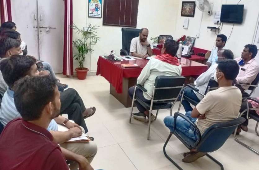 रीट परीक्षार्थियों को खाने-पीने व ठहरने में नहीं हो असुविधा रीट परीक्षार्थियों को खाने-पीने व ठहरने में नहीं हो असुविधा