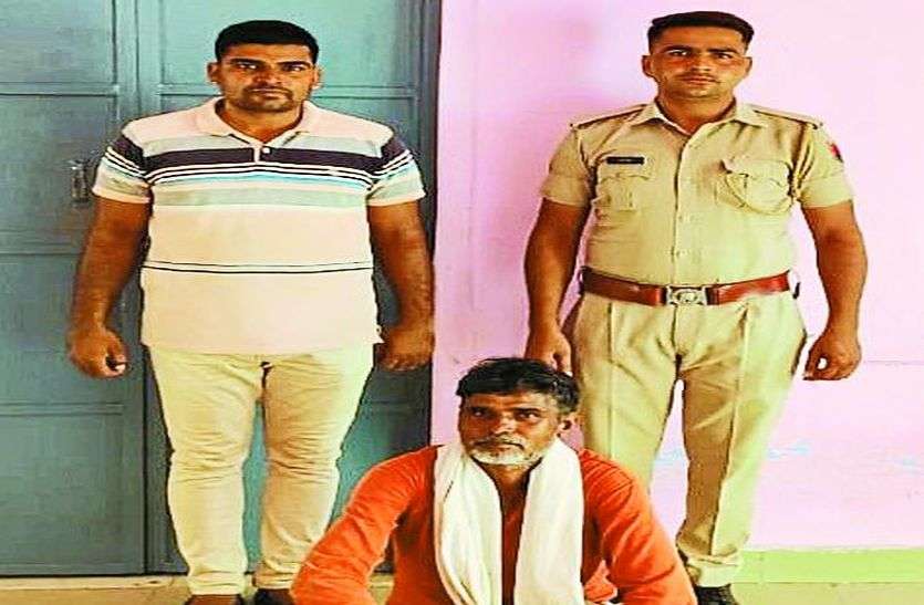2 साल से फरार चल रहे आरोपी को पुलिस ने दबोचा 2 साल से फरार चल रहे आरोपी को पुलिस ने दबोचा