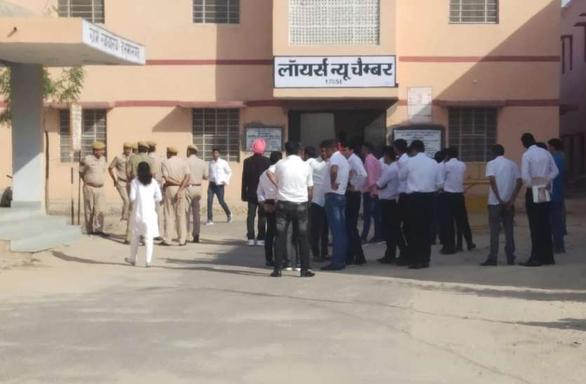 हनुमानगढ़ में प्रारंभिक शिक्षा से माध्यमिक शिक्षा में समायोजन प्रक्रिया को माना नियम विरुद्ध हनुमानगढ़ में प्रारंभिक शिक्षा से माध्यमिक शिक्षा में समायोजन प्रक्रिया को माना नियम विरुद्ध