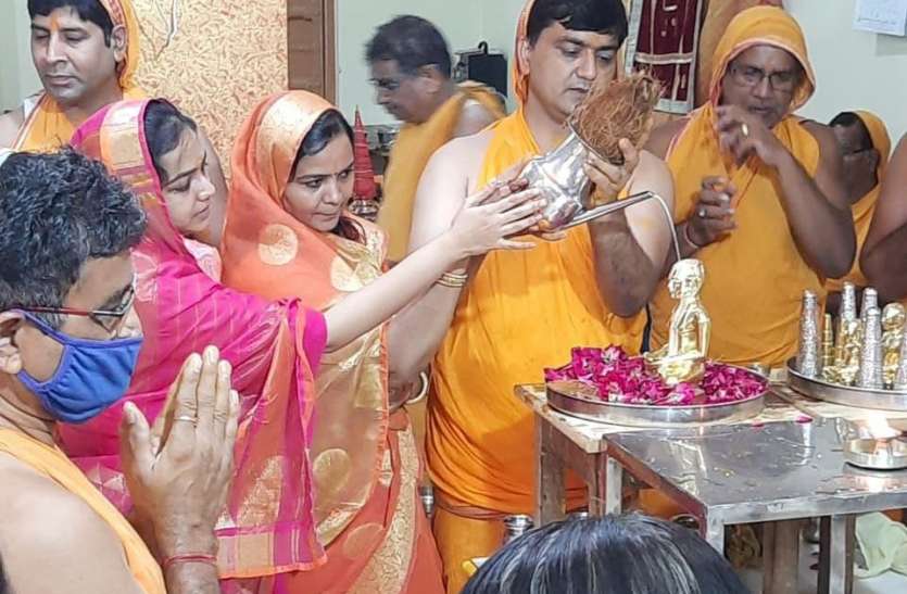 Worship done, apologized to each other किया पूजन, एक-दूसरे से मांगी क्षमा