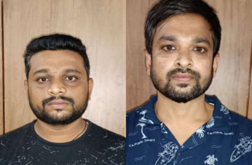 पटवारी समेत दो जनें 30 हजार की घूस लेते पकड़े गए पटवारी समेत दो जनें 30 हजार की घूस लेते पकड़े गए