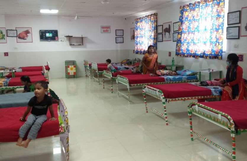 Hospital: आखिर सिविल सर्जन को क्यों करना पड़ा रिलीव..जानिए Hospital: आखिर सिविल सर्जन को क्यों करना पड़ा रिलीव..जानिए