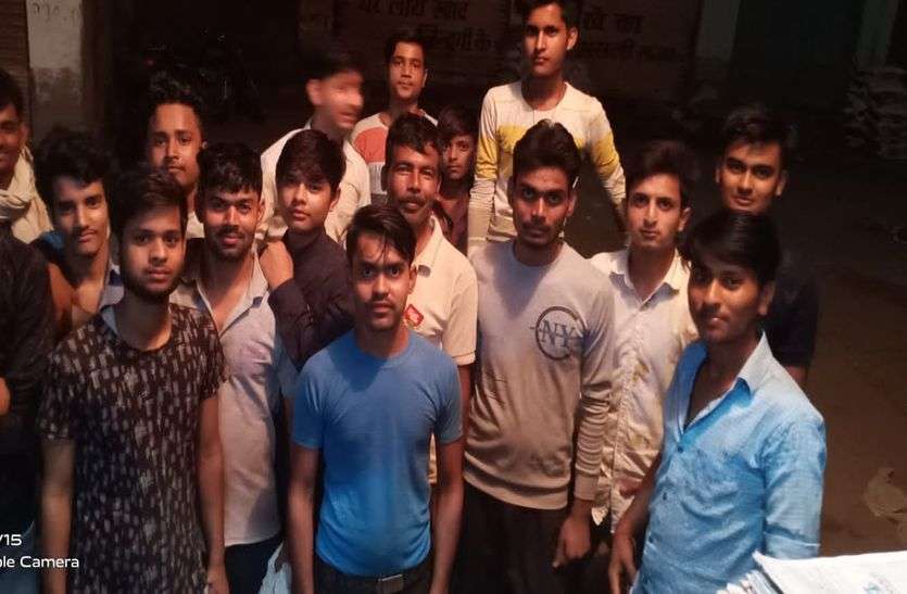 Unorganized workers got angry for not getting weekly leave साप्ताहिक छुट्टी नहीं मिलने पर असंगठित श्रमिकों का फूटा गुस्सा