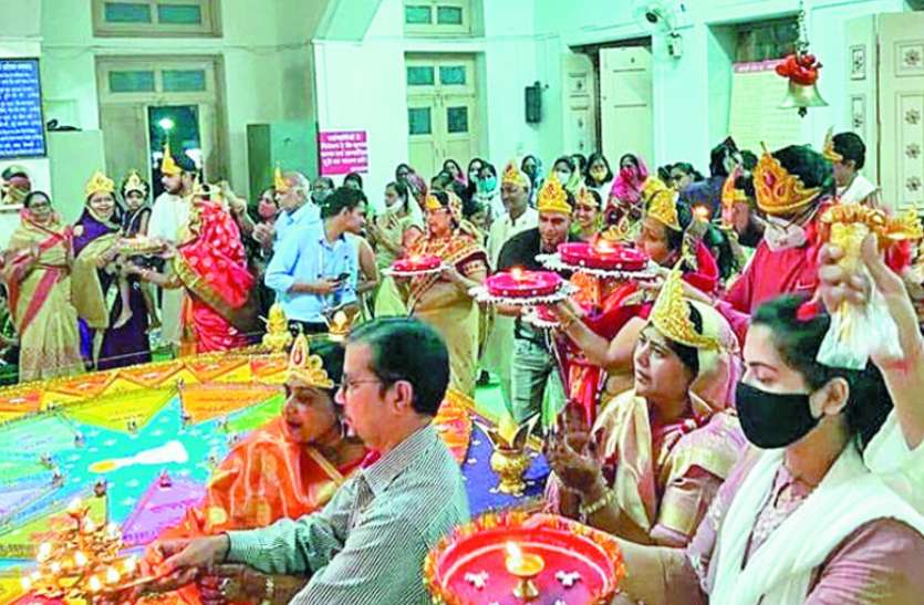 jain paryushan parv in bhopal दस दिन कठिन साधना करने वाले तपस्वियों का हुआ सामूहिक पारणा