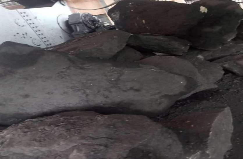 बिजलीघरों की कंगाली में कोयला गीला बिजलीघरों की कंगाली में कोयला गीला