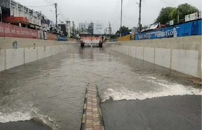 Gujarat Hindi News : कहीं रास्ते तरबतर तो कहीं घरों में घुसा पानी