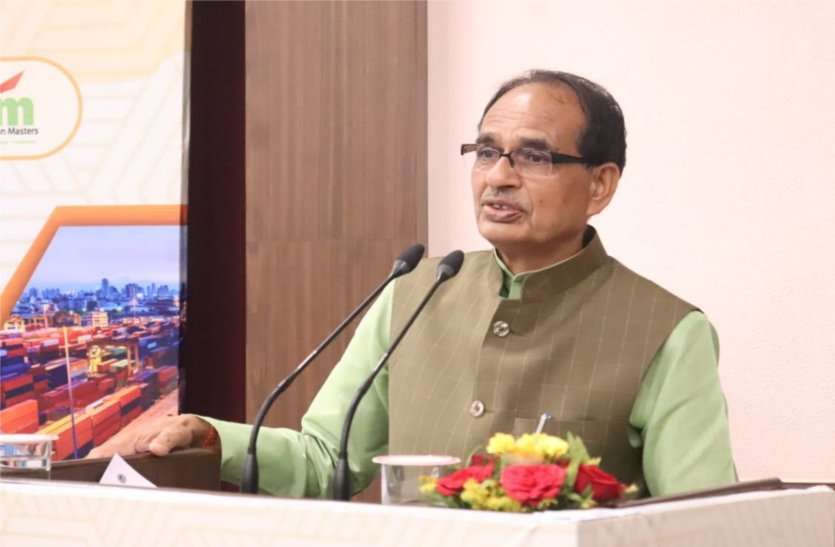 shivraj.jpg सीएम ने ली चुटकी, मंत्रालय में बैठे ब्यूरोक्रेट्स पर बोली मजेदार बात