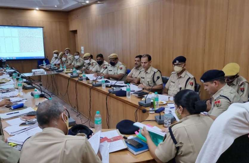 नकल करवाने वाले गिरोह पर नजर रखें अधिकारी नकल करवाने वाले गिरोह पर नजर रखें अधिकारी