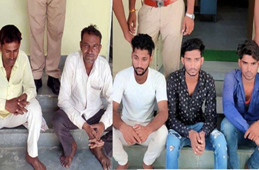 स्कूटी, पिकअप व सामान चोरी के आरोप में 5 गिरफ्तार स्कूटी, पिकअप व सामान चोरी के आरोप में 5 गिरफ्तार