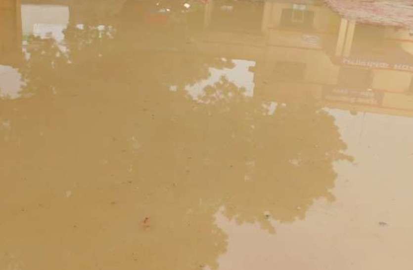 water_logging_problem.jpg जलभराव की समस्या से निजात की उठाई मांग