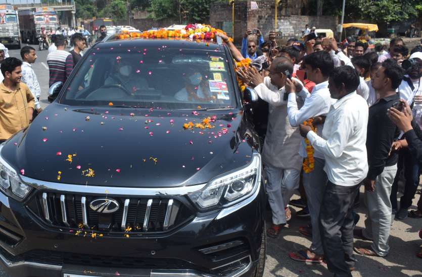 BJP's factionalism was clearly visible in the district on the arrival of Union Minister Scindia केन्द्रीय मंत्री सिंधिया के आगमन पर जिले में खुलकर नजर आई भाजपा की गुटबाजी