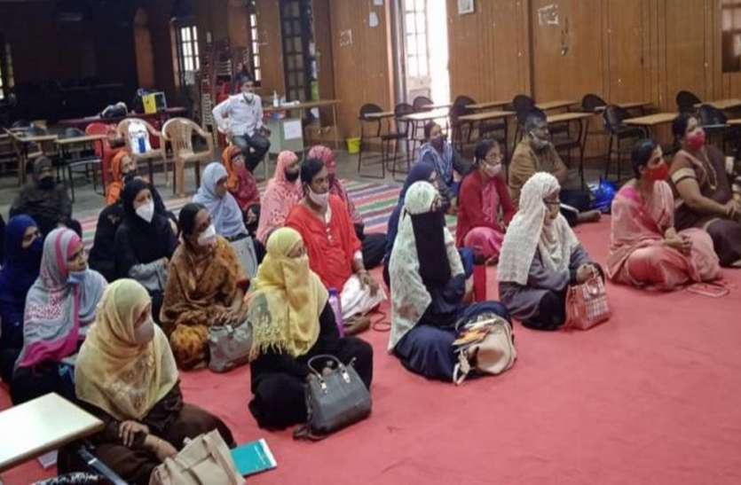 सरकारी इंग्लिश मीडियम स्कूलों के प्रति अभिभावकों का बढ़ा रुझान सरकारी इंग्लिश मीडियम स्कूलों के प्रति अभिभावकों का बढ़ा रुझान
