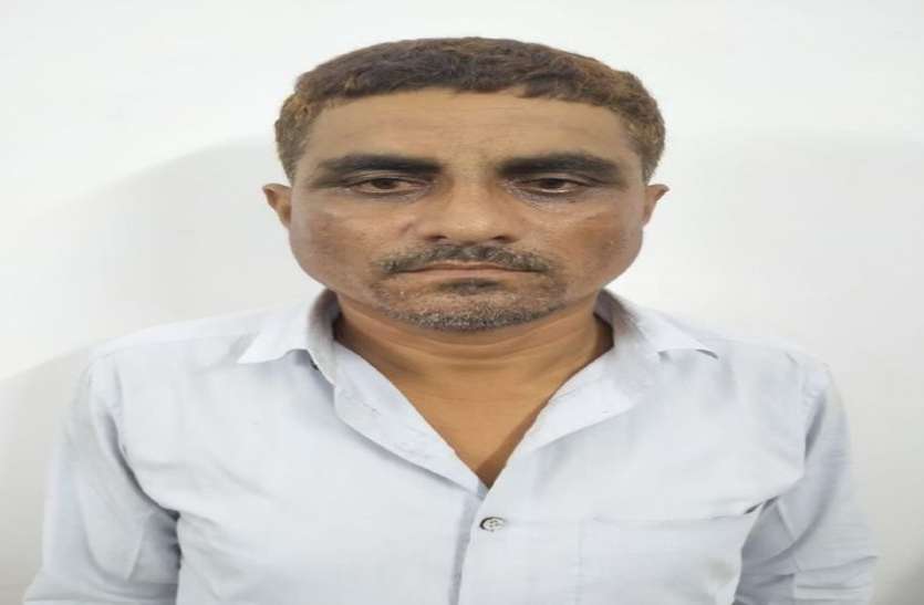 बाड़मेर जिले के शिक्षक को डूंगरपुर में 12.17 लाख की नकदी के साथ दबोचा बाड़मेर जिले के शिक्षक को डूंगरपुर में 12.17 लाख की नकदी के साथ दबोचा