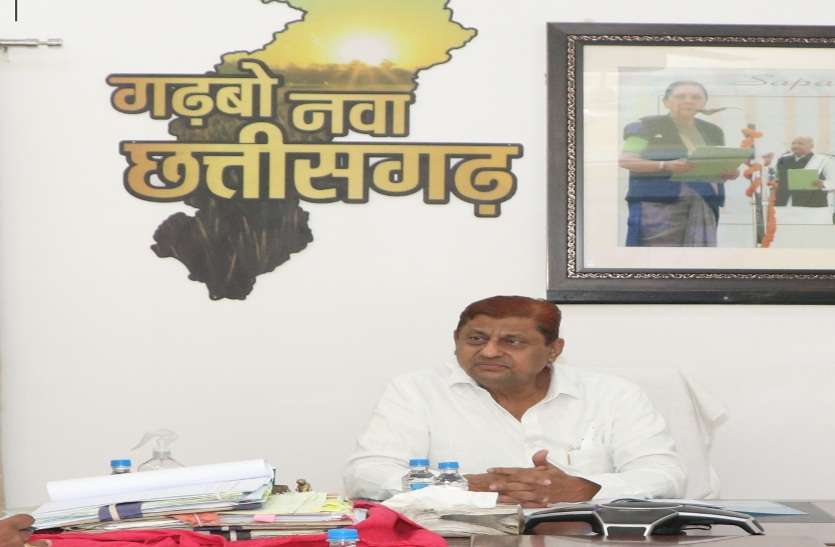 मनाही के बावजूद जानबूझकर हाथी के विचरण मार्ग पर आवाजाही करने वाले व्यक्ति के खिलाफ होगी अब सख्त कार्रवाई मनाही के बावजूद जानबूझकर हाथी के विचरण मार्ग पर आवाजाही करने वाले व्यक्ति के खिलाफ होगी अब सख्त कार्रवाई