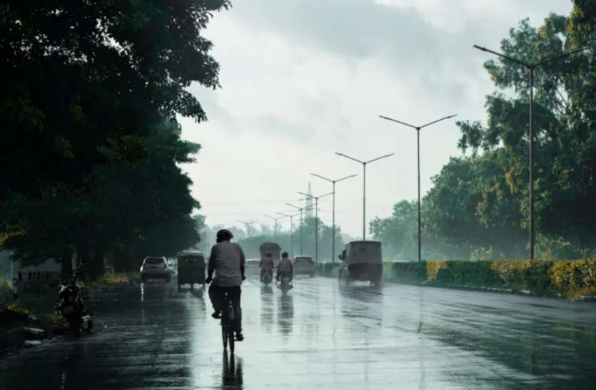 heavy_rain_in_delhi_haryana_weather_news.jpg Delhi Weather News Updates Today : दिल्ली के लिए मौसम विभाग ने जारी किया 'येलो' अलर्ट, कुछ जगहों पर भारी बारिश की संभावना