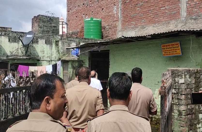 सरकार की योजना का विरोध करने पर व्यापारी नेता के घर कई विभागों का पड़ा छापा सरकार की योजना का विरोध करने पर व्यापारी नेता के घर कई विभागों का पड़ा छापा