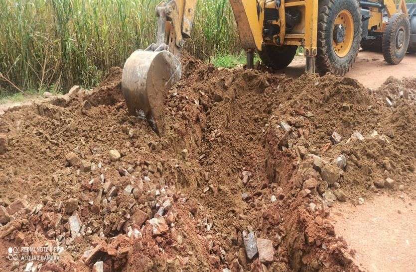 Sikar Road बाजरे के खेत के बीच बसा रहे अवैध कॉलोनी Sikar Road बाजरे के खेत के बीच बसा रहे कॉलोनी