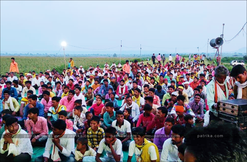 maha_panchayat_inside.png