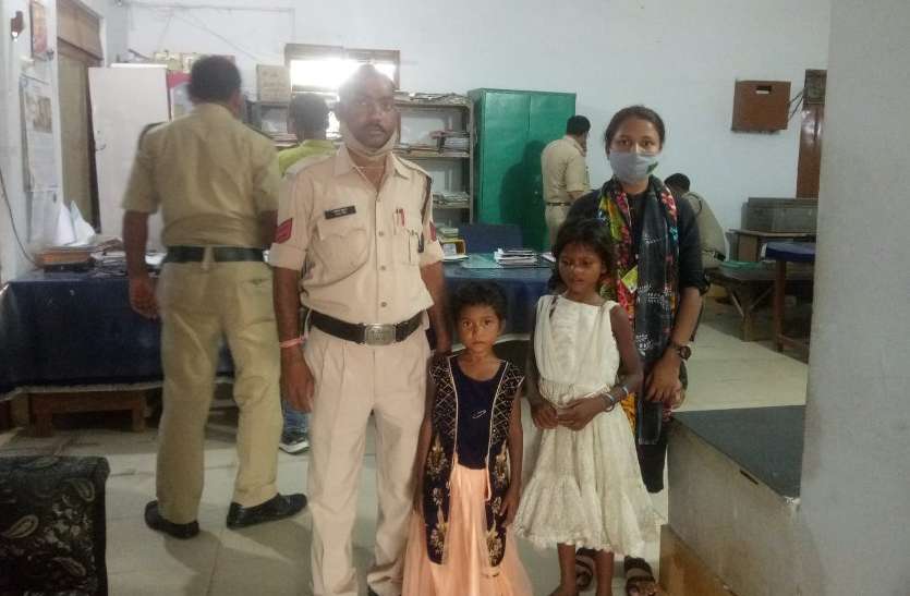 Begging mother death भीख मांगकर 2 मासूमों को पालने वाली मां ने तोड़ा दम, अनाथ बेटियों को बिलखते देख पहुंची पुलिस, फिर...