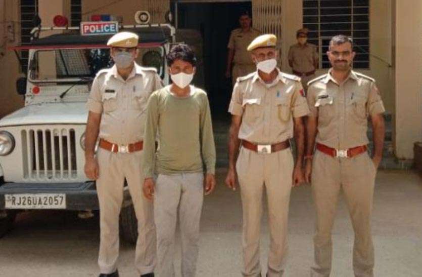 आरपीएस को ब्लैकमेल करने वाला गिरफ्तार आरपीएस को ब्लैकमेल करने वाला गिरफ्तार