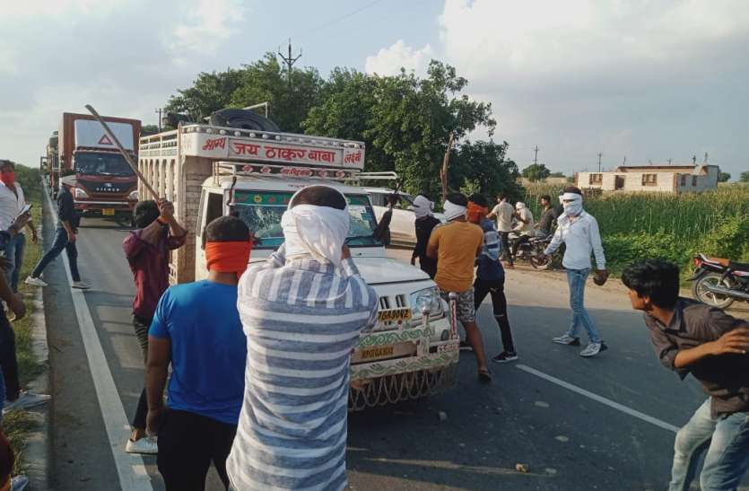 उपद्रवियों ने फिर फोड़े दो बस और एक लोडिंग वाहन के कांच उपद्रवियों ने फिर फोड़े दो बस और एक लोडिंग वाहन के कांच