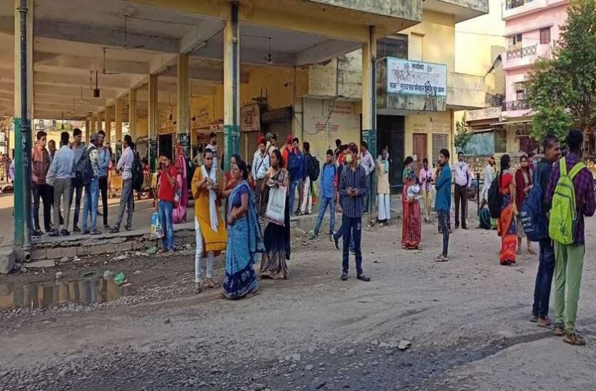 परीक्षा से पहले प्रशासन व पुलिस की 'परीक्षाÓ परीक्षा से पहले प्रशासन व पुलिस की 'परीक्षाÓ