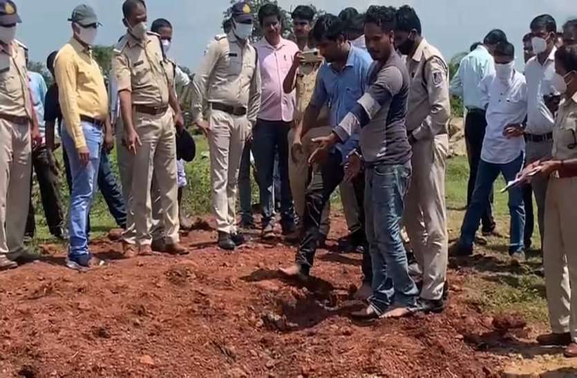 चांद थाना के प्रधान आरक्षक की चौरई में हत्या कर सिवनी में शव को दफनाया चांद थाना के प्रधान आरक्षक की चौरई में हत्या कर सिवनी में शव को दफनाया