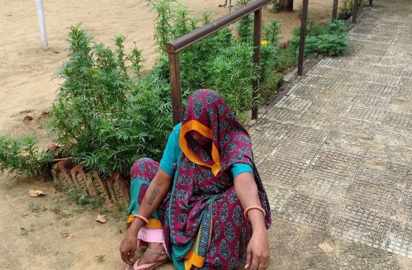 अंग्रेजी माध्यम स्कूल में छत का हिस्सा गिरा, मिड-डे मील कर्मी चोटिल अंग्रेजी माध्यम स्कूल में छत का हिस्सा गिरा, मिड-डे मील कर्मी चोटिल