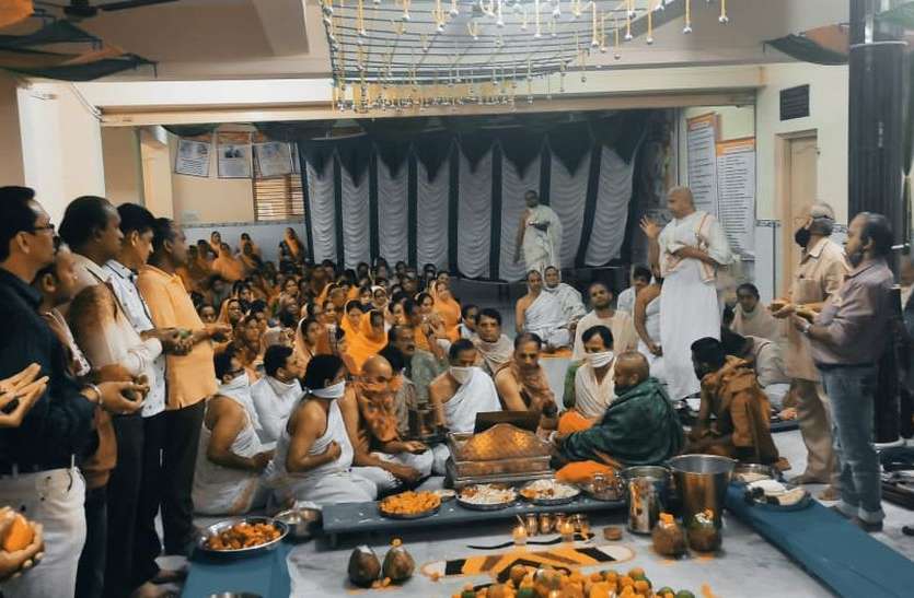 अष्टान्हिका महोत्सव के तीसरे दिन संतीकरं पूजन अष्टान्हिका महोत्सव के तीसरे दिन संतीकरं पूजन