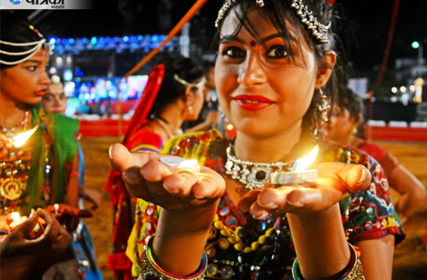 7 अक्टूबर से शुरू हो रहे हैं नवरात्र, गरबा में दिखेगा उत्साह 7 अक्टूबर से शुरू हो रहे हैं नवरात्र, गरबा में दिखेगा उत्साह
