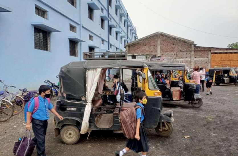 school.jpg अभिभावकों को लगाने पड़ रहे स्कूलों के चक्कर