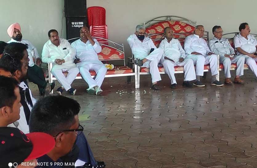 कांग्रेस विधायक के खिलाफ आग में घी डाल रहा मिलन कांग्रेस विधायक के खिलाफ आग में घी डाल रहा मिलन