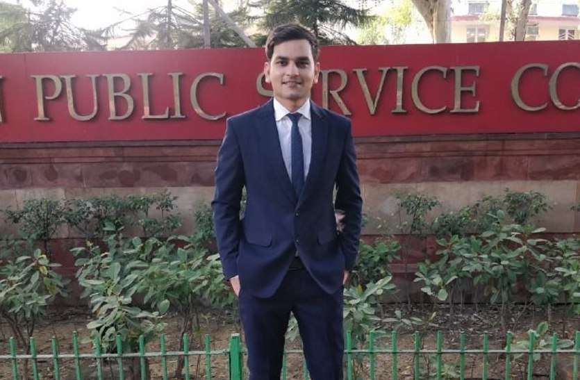 upsc2020: वालीबॉल स्टेट प्लेयर रह चुके हैं 94 रैंकर आकाश upsc2020: वालीबॉल स्टेट प्लेयर रह चुके हैं 94 रैंकर आकाश