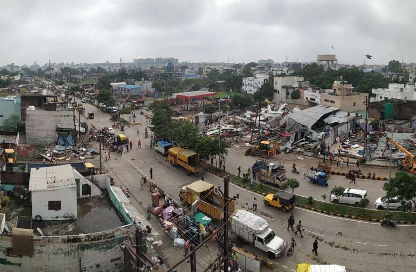 दिन में सड़क तो रात में गलियों में वाहनों की कतार, रखने के लिए नहीं है सरकारी जगह दिन में सड़क तो रात में गलियों में वाहनों की कतार, रखने के लिए नहीं है सरकारी जगह