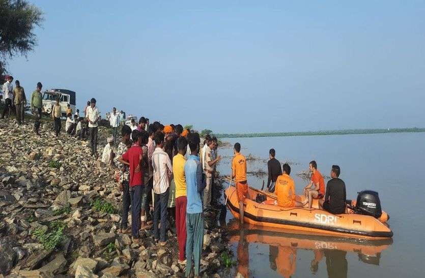 The body of a young man found in Navalpura pond after twenty four hour नवलपुरा तालाब में चौबीस घंटे बाद मिला युवक का शव