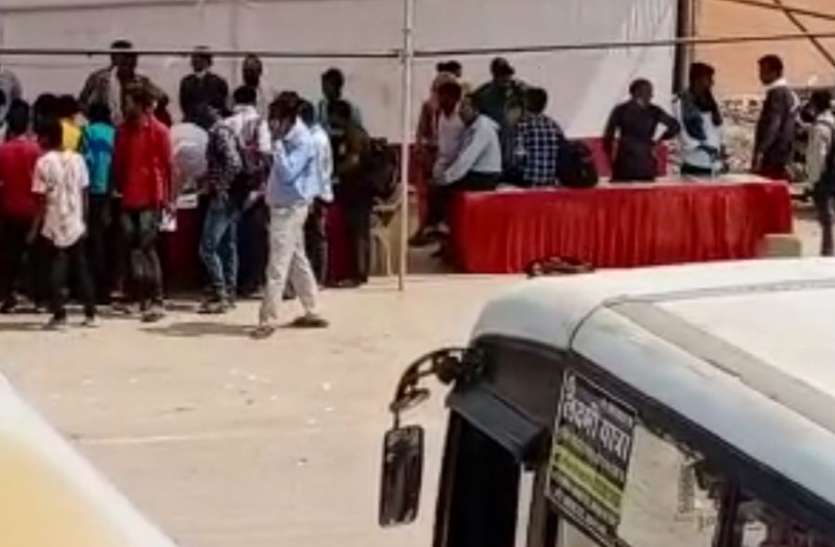 रीट परीक्षा: लो आ गई परीक्षा की घड़ी, बसों में अभ्यर्थियों का आना-जाना शुरू रीट परीक्षा: लो आ गई परीक्षा की घड़ी, बसों में अभ्यर्थियों का आना-जाना शुरू