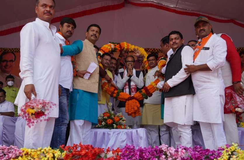 सतना के रैगांव विधानसभा क्षेत्र में सीएम शिवराज सिंह चौहान MP में उपचुनाव की तैयारी में BJP, रैली के लिए रैगांव पहुंचे CM Shivraj, की ये घोषणा
