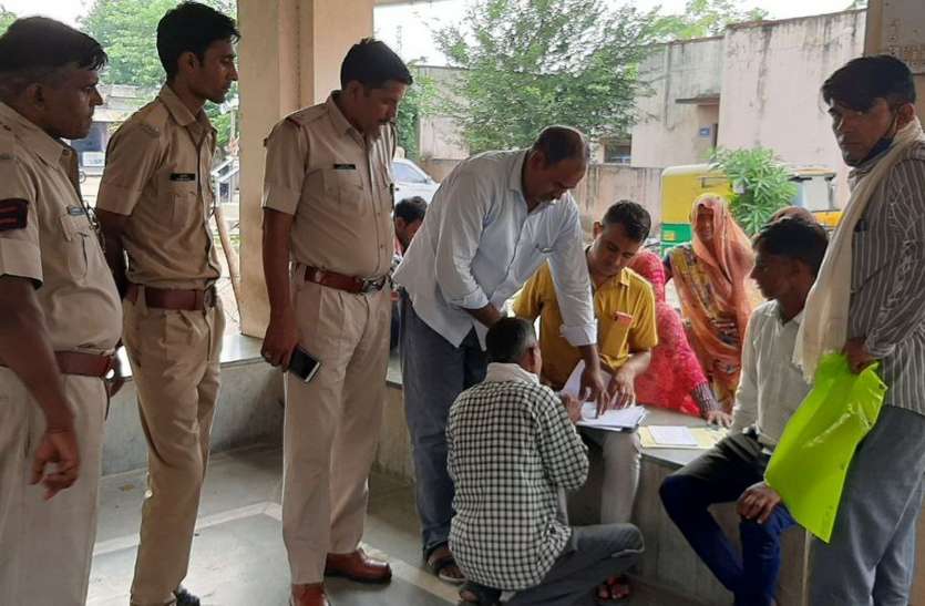 ट्रेन की पटरी पर मिला वृद्ध का शव, पुत्रवधु ने दर्ज कराया हत्या का केस ट्रेन की पटरी पर मिला वृद्ध का शव, पुत्रवधु ने दर्ज कराया हत्या का केस