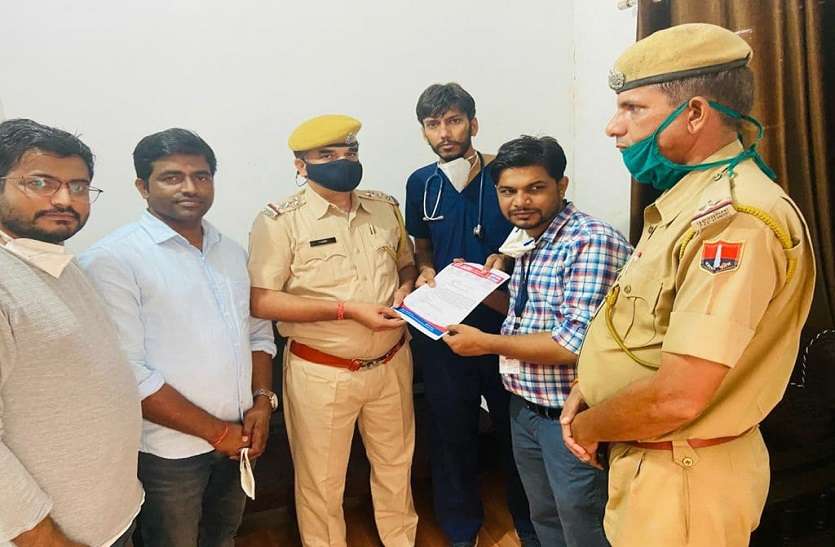Jard gave a memorandum to the Medical College Police Station Jaipur association of resident doctors: मेडिकल कॉलेज थाने में जार्ड ने दिया ज्ञापन