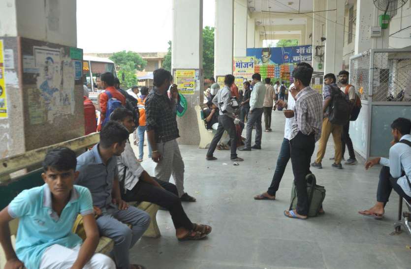 रीट : बाड़मेर शहर में 66 सीसीटीवी कैमरे 24 घंटे लाइव, हर गतिविधि की होगी रेकार्डिंग रीट : बाड़मेर शहर में 66 सीसीटीवी कैमरे 24 घंटे लाइव, हर गतिविधि की होगी रेकार्डिंग