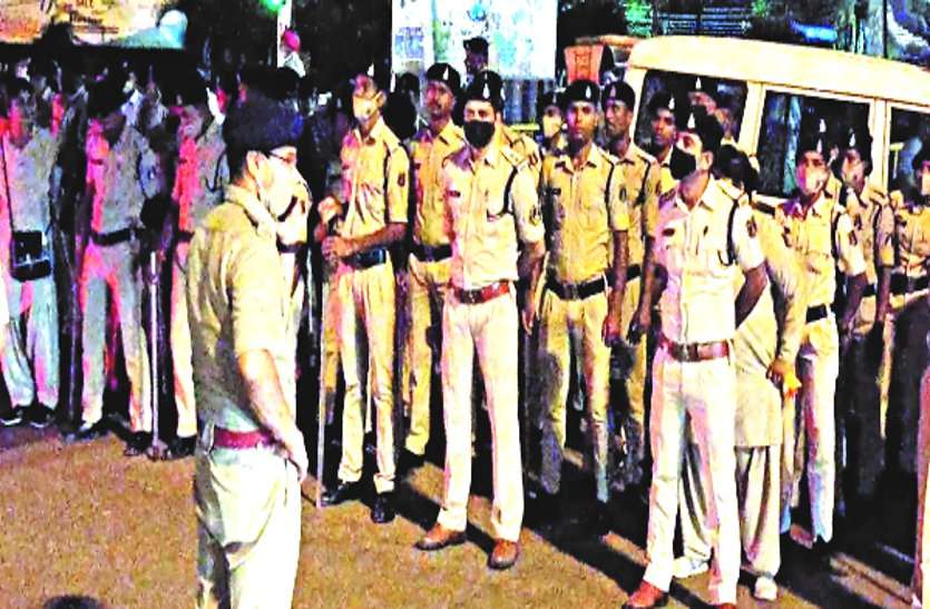 राजनांदगांव में पुलिस की कार्यशैली से नाखुश SP, कानून व्यवस्था में सुधार लाने छह अधिकारियों का किया तबादला राजनांदगांव में पुलिस की कार्यशैली से नाखुश SP, कानून व्यवस्था में सुधार लाने छह अधिकारियों का किया तबादला