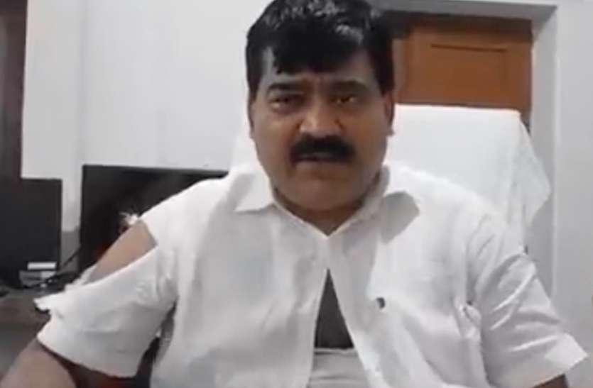BJP MP Sangam Lal कार्यक्रम में भाजपाई-कांग्रेसी भिड़े आपस में, सांसद को पिटवाया, गाड़ी तोड़ी