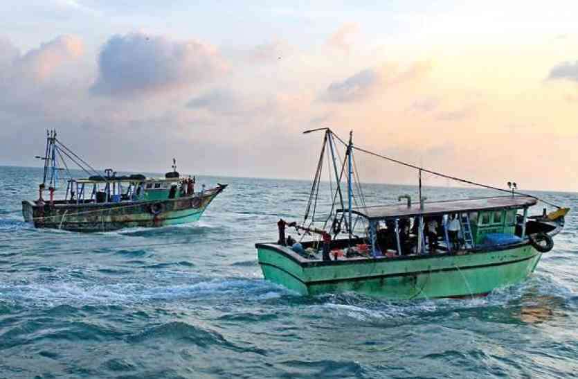 3 Tamil Nadu fishermen 'attacked, robbed' mid sea by Lankan fishers तमिलनाडु के तीन मछुआरों पर श्रीलंकाई मछुआरों ने किया हमला, सामान लूटकर भागे