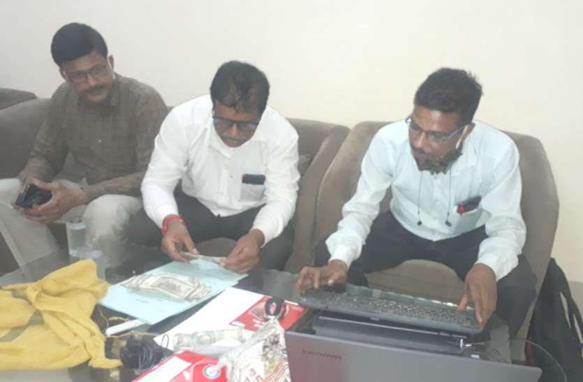 कोरोना के बाद बढ़ा रिश्वत का संक्रमण, 9 माह में लोकायुक्त के 22 मामले ट्रेस कोरोना के बाद बढ़ा रिश्वत का संक्रमण, 9 माह में लोकायुक्त के 22 मामले ट्रेस