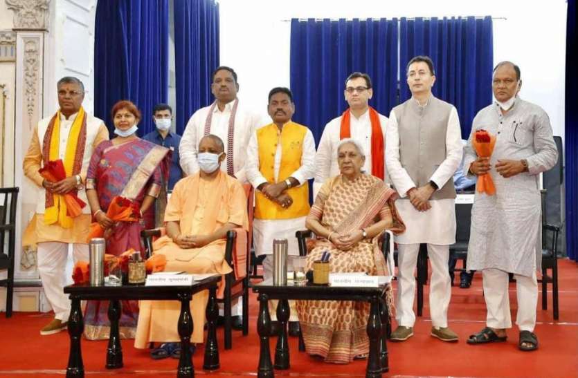 यूपी मंत्रिमंडल विस्तार : जानिए नए मंत्रियों के बारे में,पढ़िए पूरी खबर यूपी मंत्रिमंडल विस्तार : जानिए नए मंत्रियों के बारे में,पढ़िए पूरी खबर