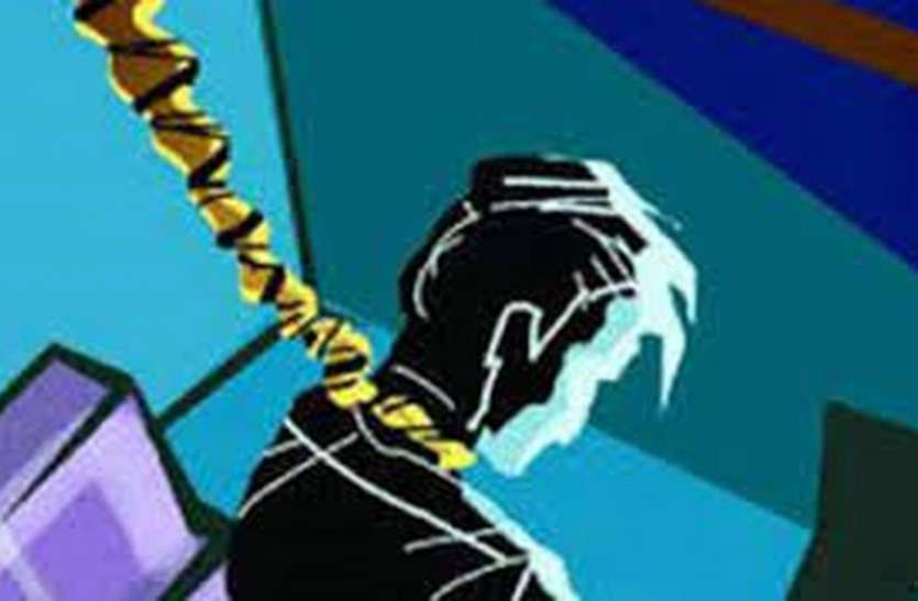 OMG : मां ने 12 वर्षीय बेटे को बाथरुम में फंदे से झूलता देखा तो कलेजा फट गया OMG : मां ने 12 वर्षीय बेटे को बाथरुम में फंदे से झूलता देखा तो कलेजा फट गया