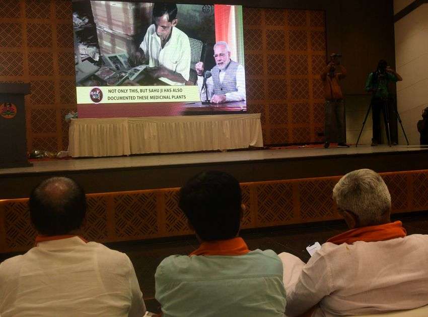SURAT NEWS: स्वागत-सम्मान का चलता रहा दौर