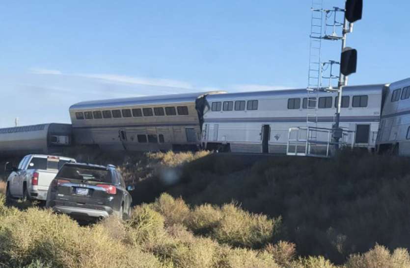 train_accident.jpg अमरीका में रेल हादसा, तेज रफ्तार ट्रेन पटरी से उतरी, कई यात्रियों के मरने की आशंका, दर्जनों घायल